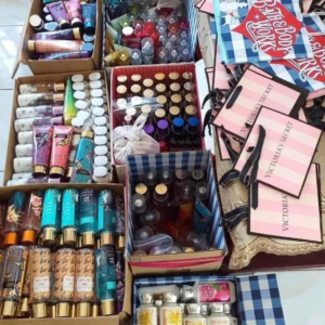 Alternative view of Victoria's Secret Liquidation Pallet – 450 Units