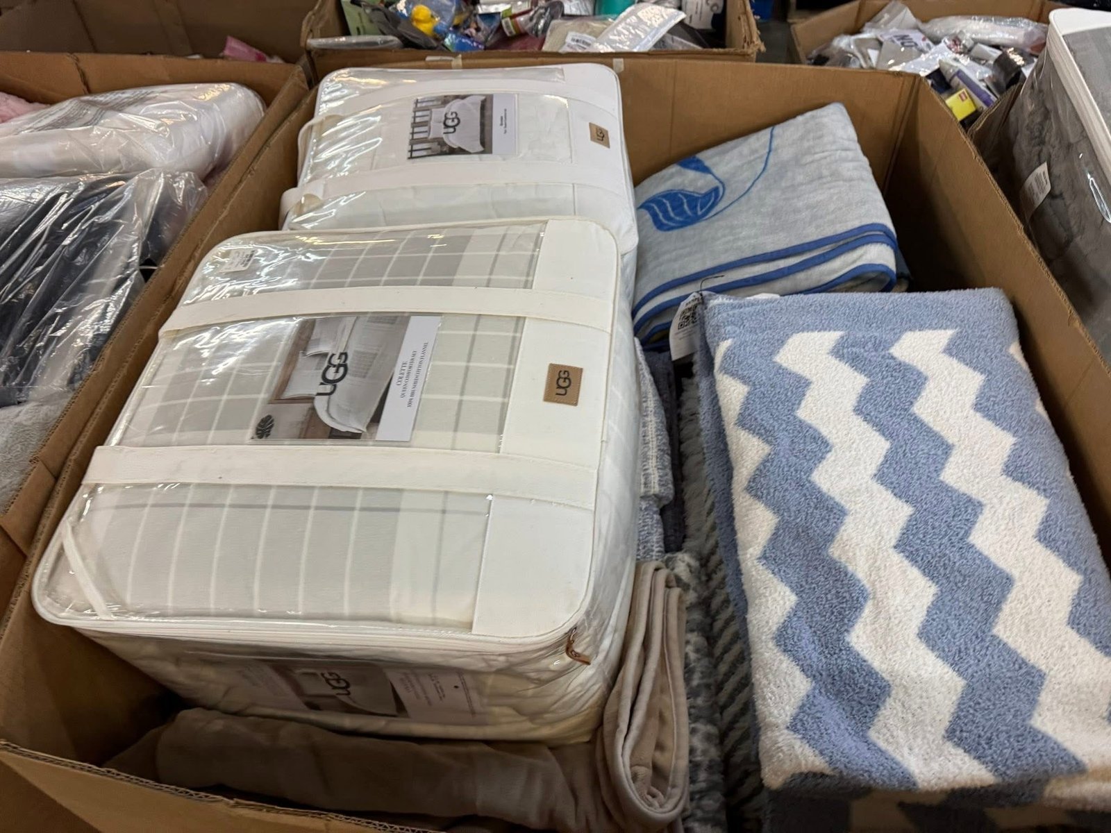 Bedding Pallet – Name Brand Bedding Wholesale Truckload & Bulk Deals - Image 11