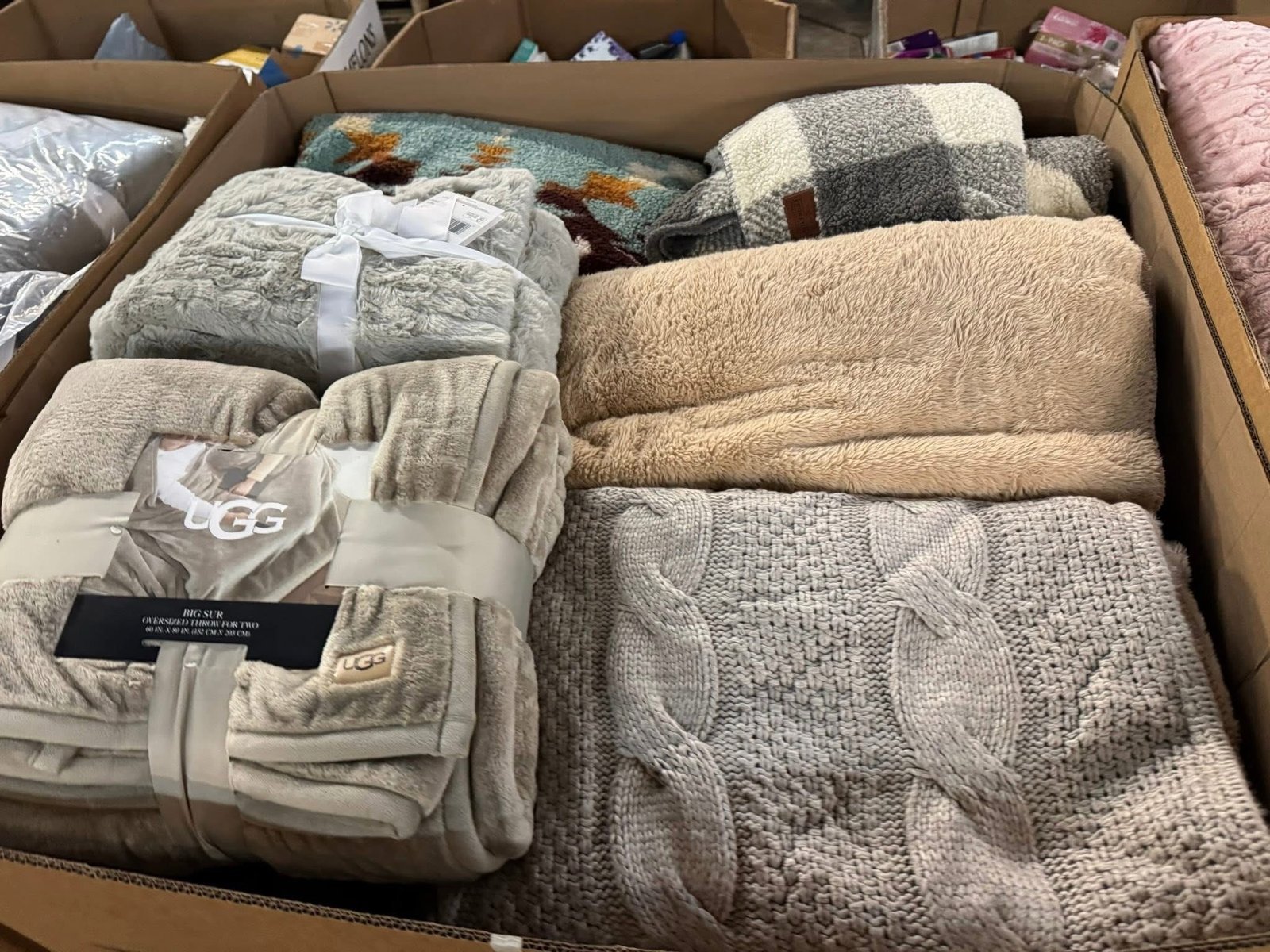 Bedding Pallet – Name Brand Bedding Wholesale Truckload & Bulk Deals - Image 15