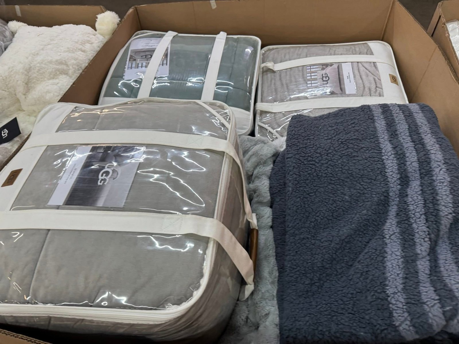 Bedding Pallet – Name Brand Bedding Wholesale Truckload & Bulk Deals - Image 9