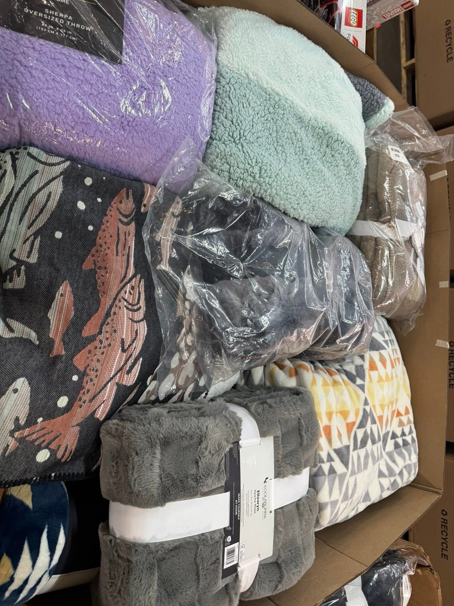 Bedding Pallet – Name Brand Bedding Wholesale Truckload & Bulk Deals - Image 7