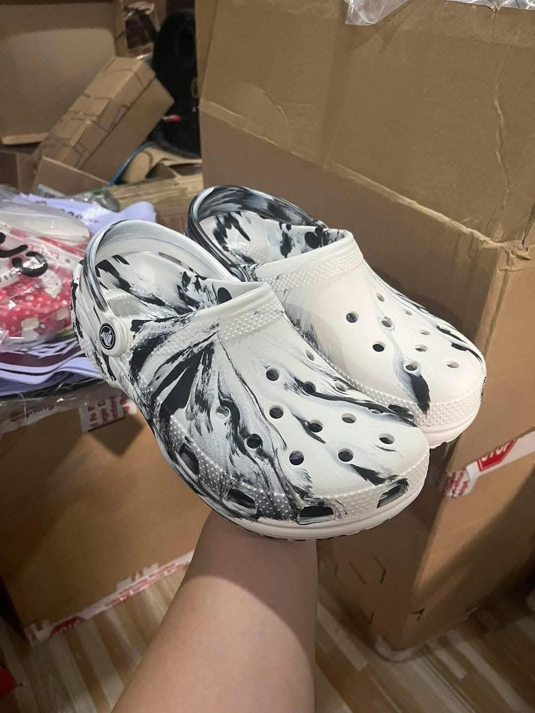 Crocs Pallet – 300 Pairs Bulk Footwear Wholesale Crocs Shoes - Image 9