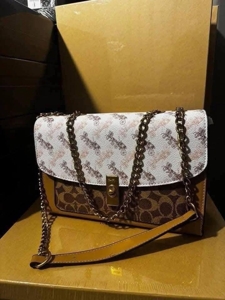 Branded Ladies Handbags Pallet – 200 Pieces Luxury Designer Bags Wholesale - Image 9