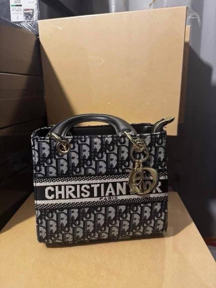 Branded Ladies Handbags Pallet – 200 Pieces Luxury Designer Bags Wholesale - Image 11