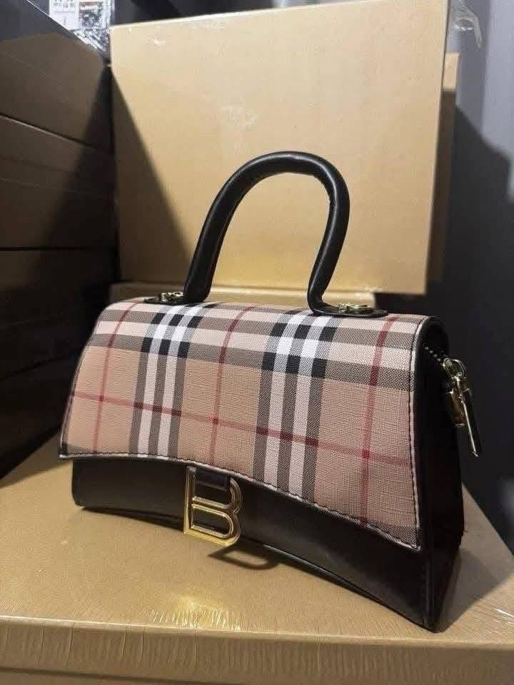 Branded Ladies Handbags Pallet – 200 Pieces Luxury Designer Bags Wholesale - Image 12