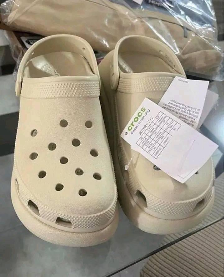 Crocs Pallet – 300 Pairs Bulk Footwear Wholesale Crocs Shoes - Image 24